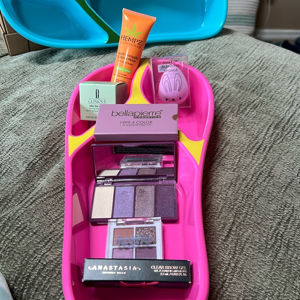 Eyeshadow and makeup bundle